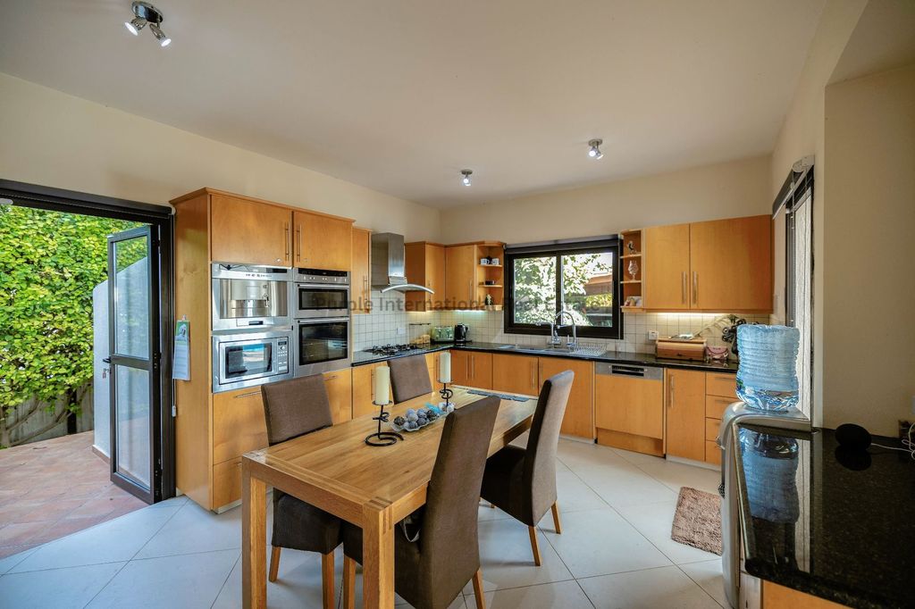 Property photo 3 of 48