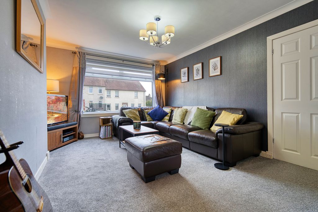 Property photo 3 of 23 Lounge