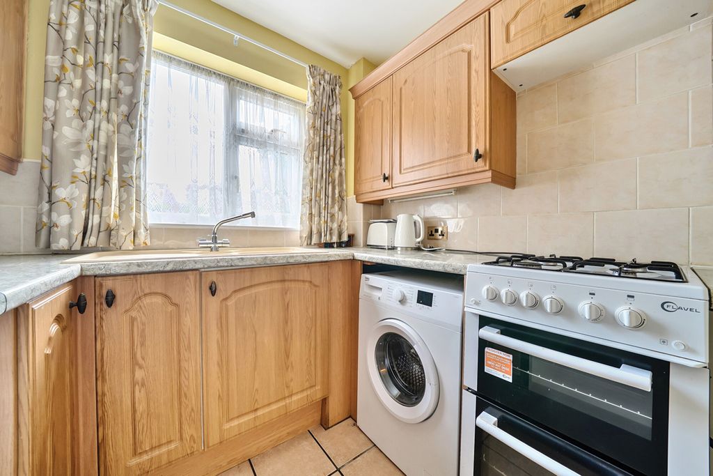 Property photo 3 of 14 Kitchen