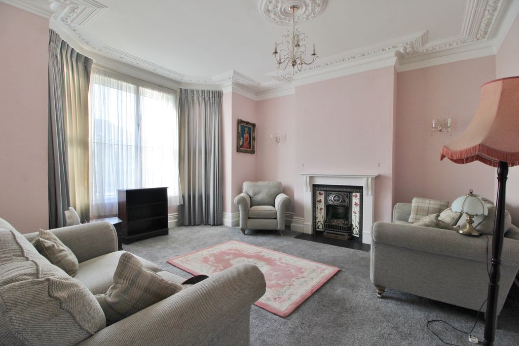 Property photo 2 of 29