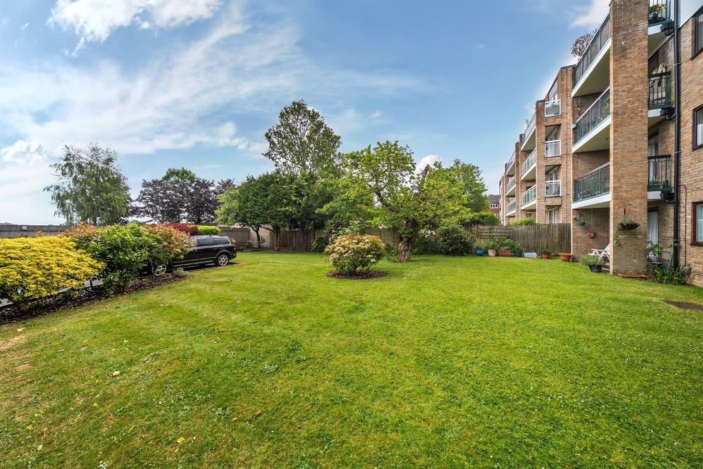 Property photo 3 of 24 1463136-22-6A05d24B67Bd4.Jpg