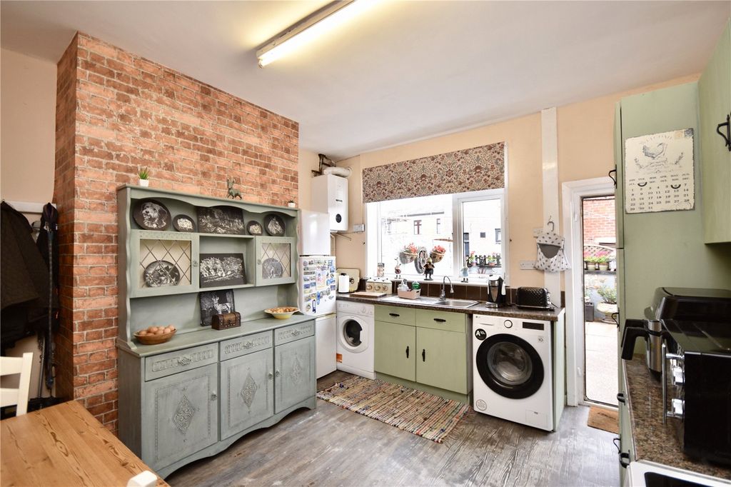 Property photo 3 of 15 Kitchen