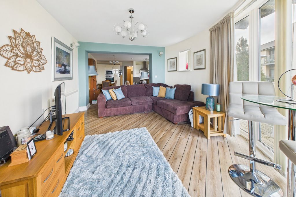 Property photo 3 of 11