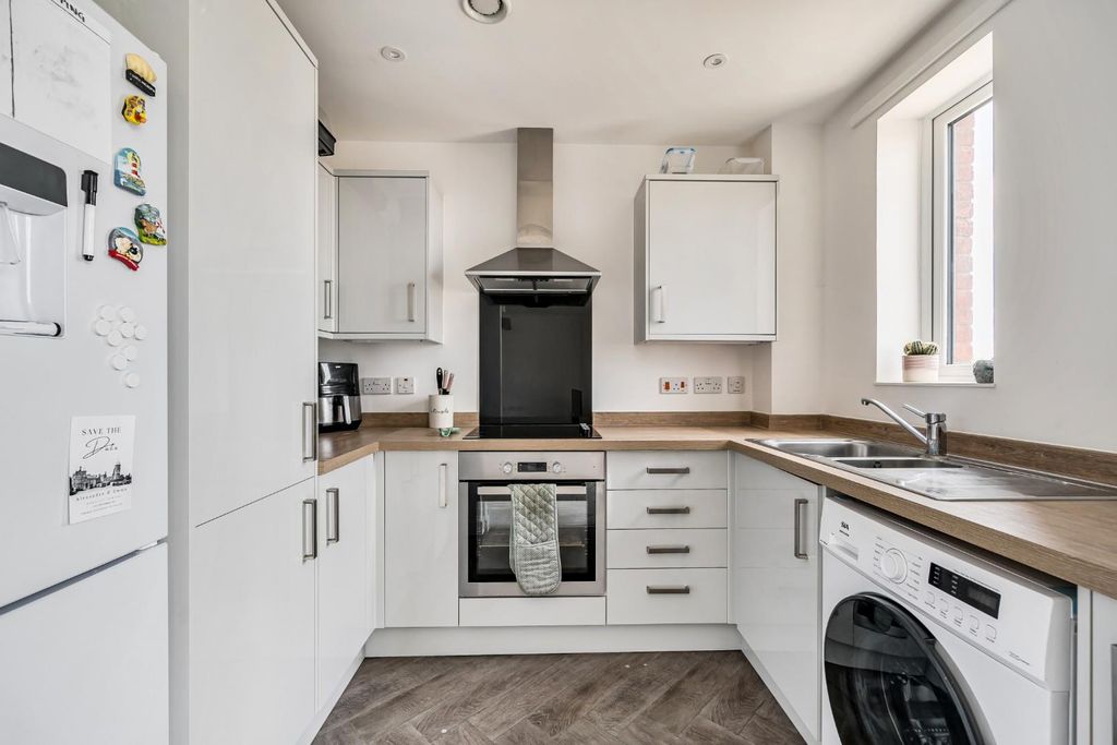 Property photo 2 of 15 1318960-12-686Be4Cf3E9B9.Jpg
