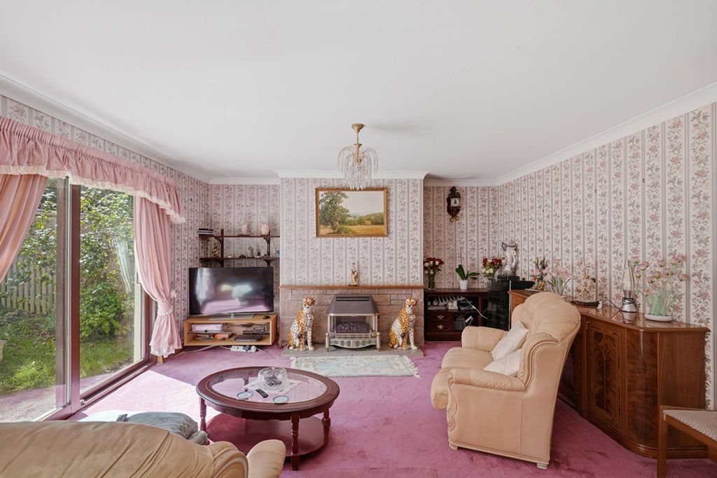 Property photo 3 of 27