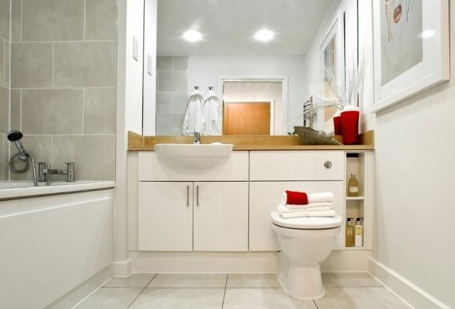 Property photo 3 of 8 Bathroom