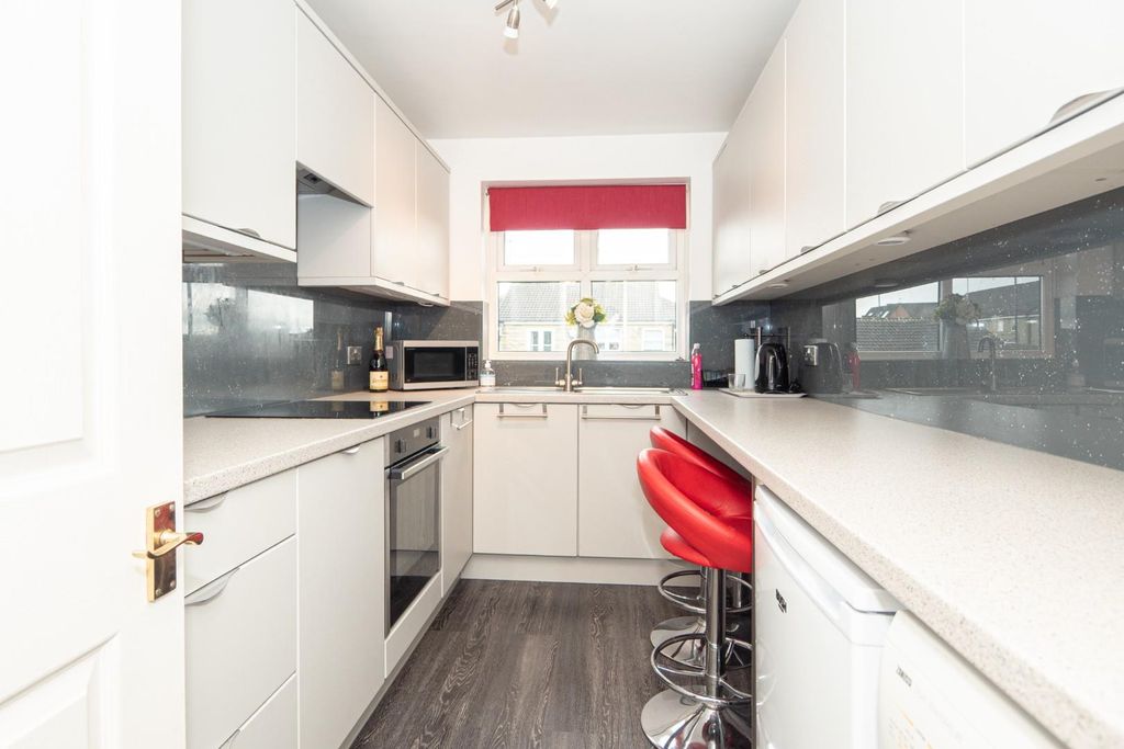 Property photo 3 of 26 Kitchen