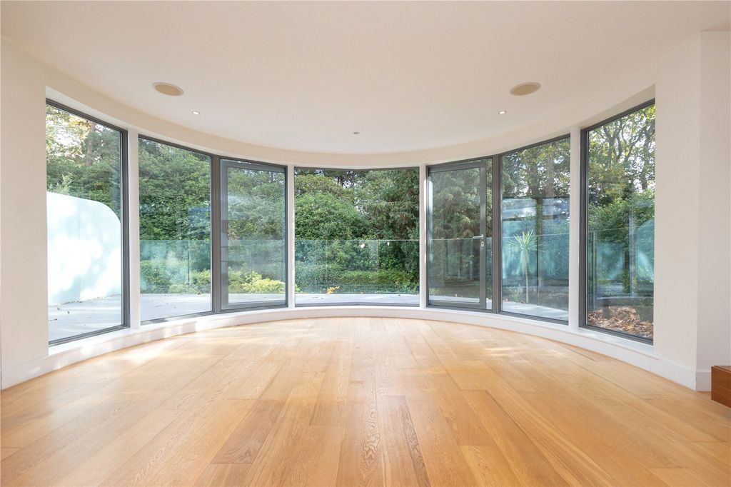 Property photo 2 of 23 Picture No. 28