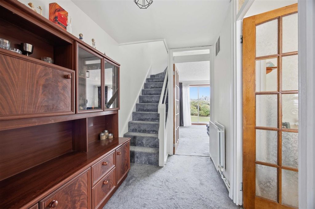 Property photo 2 of 14 Hall