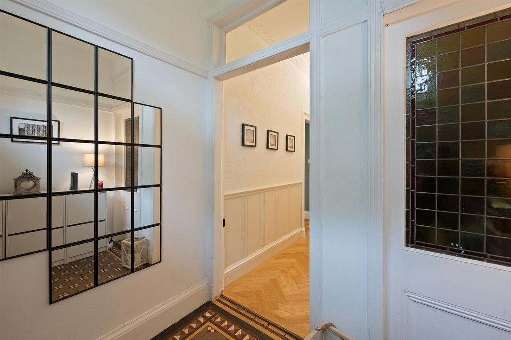 Property photo 2 of 39 112Pilmuirstreet004.Jpg