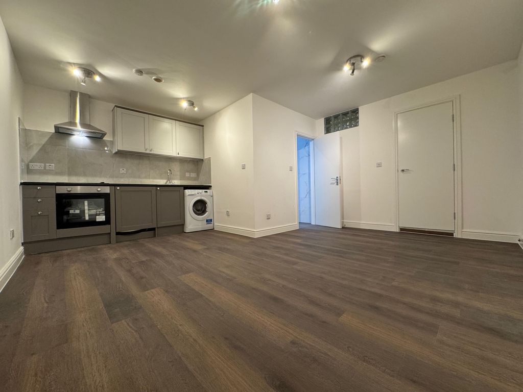 Property photo 1 of 15 Modern 2-Bedroom Basement Flat With Private Garden Â€“ Available Now To Let