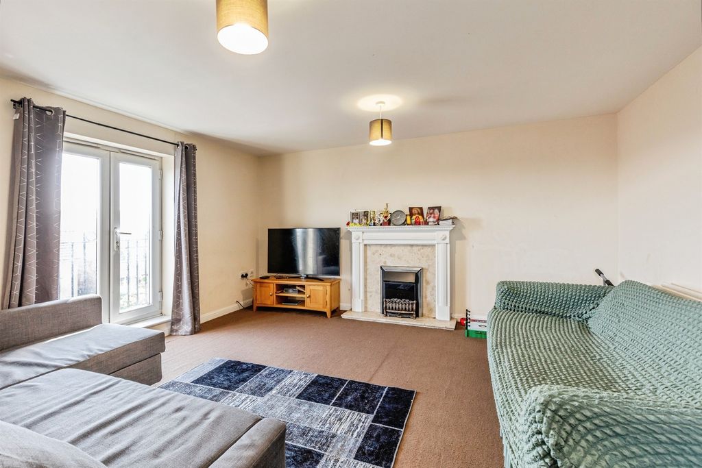 Property photo 3 of 16