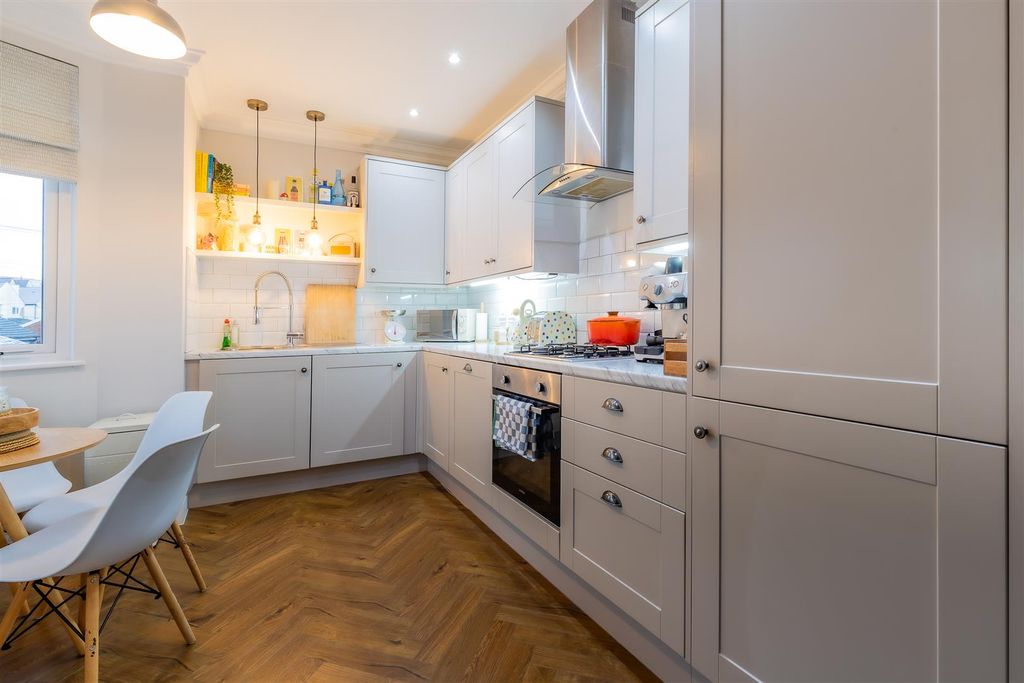 Property photo 3 of 16 44-46, 5-10.Jpg