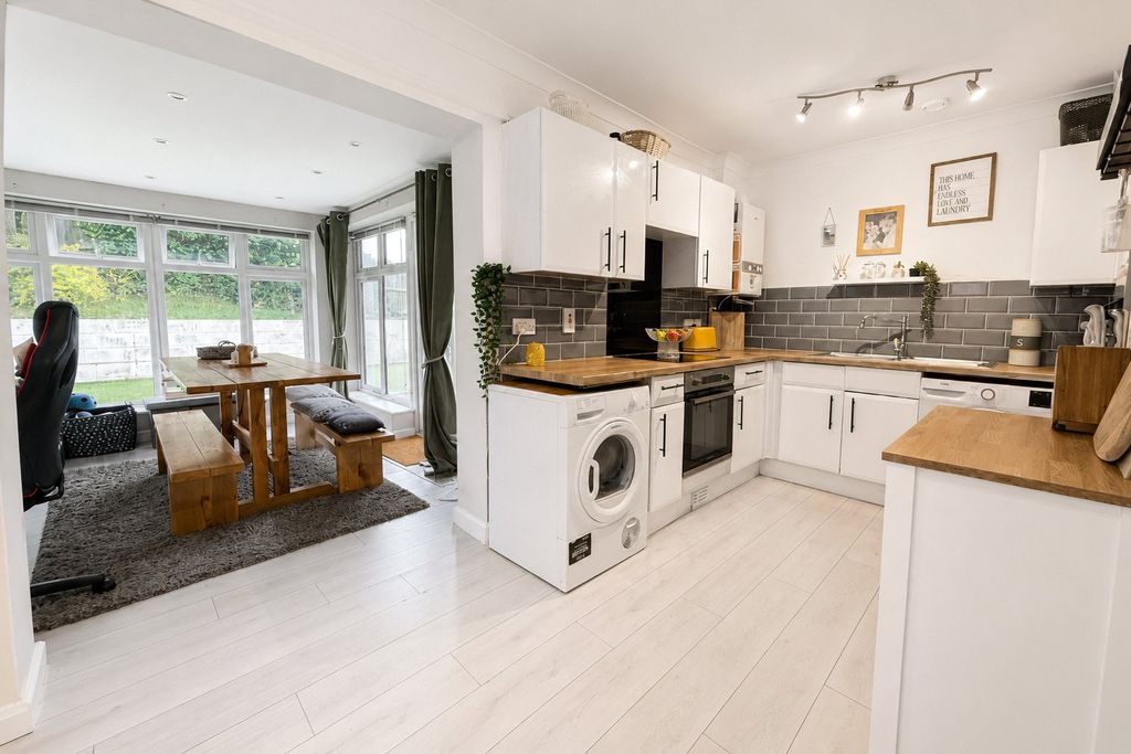 Property photo 3 of 11 Open Plan