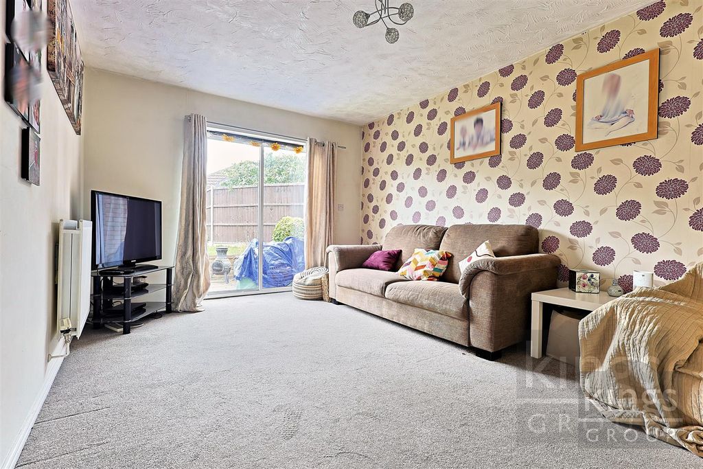 Property photo 3 of 24 Lounge -