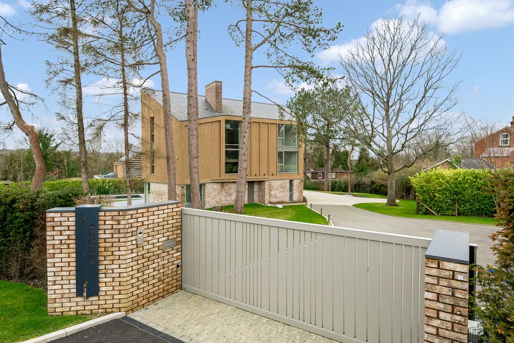 Property photo 1 of 31 5 Waterbank Place