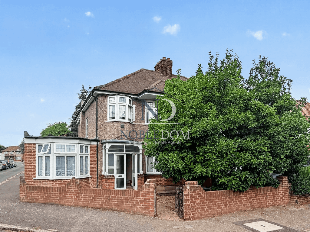 Property photo 1 of 22 4 Bedroom House With Self-Contained 1 Bedroom Granny Annexe In Hounslow