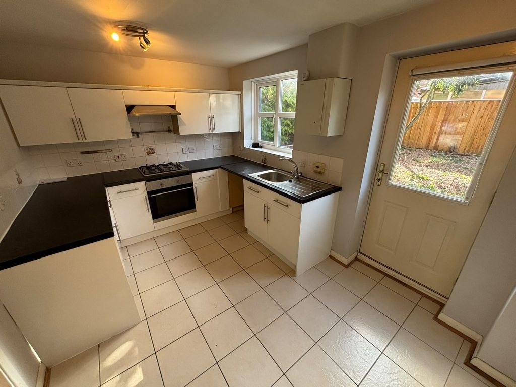 Property photo 3 of 7 Kitchen