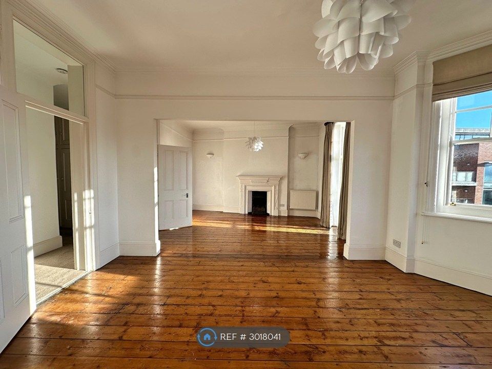 Property photo 3 of 19 Double Living Room