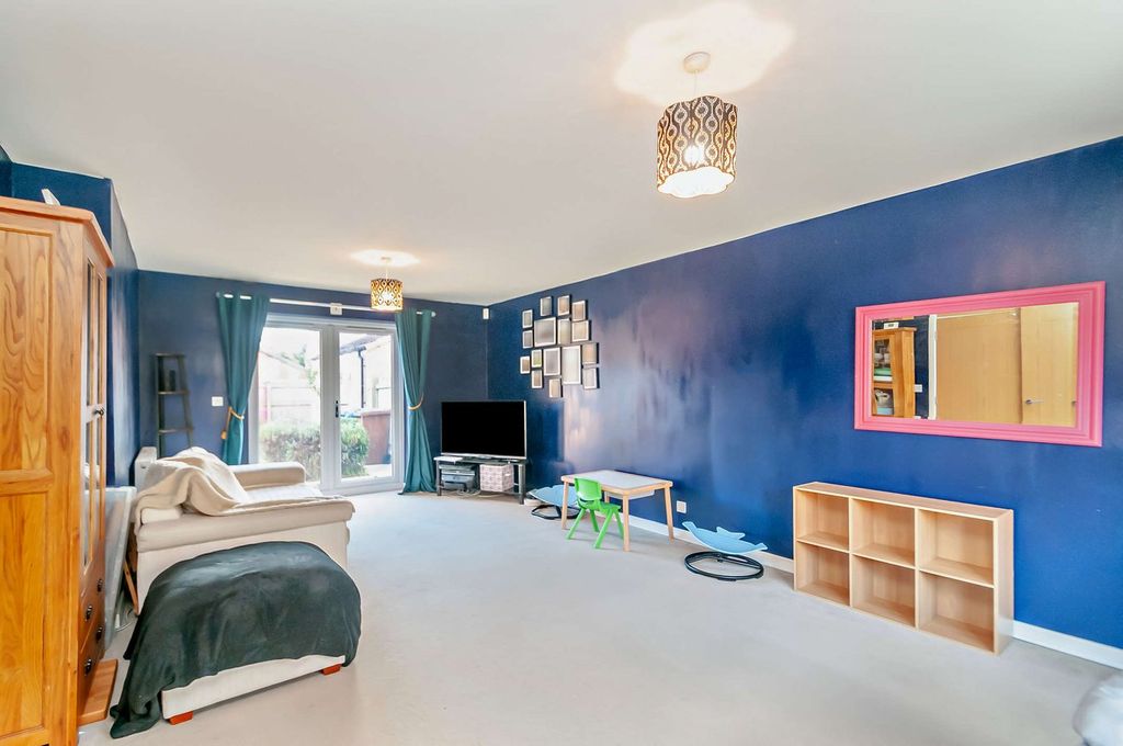 Property photo 3 of 28