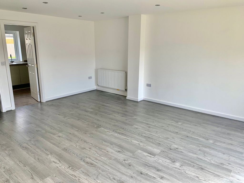 Property photo 2 of 15 Picture No. 04