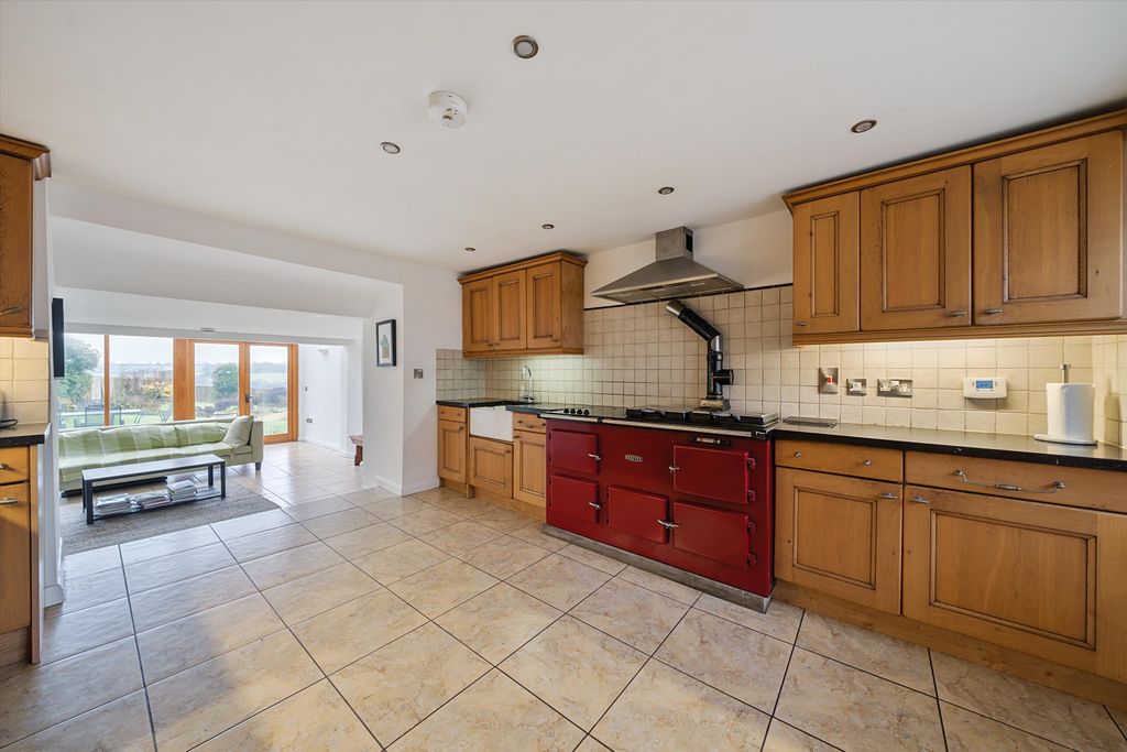 Property photo 3 of 25 Image