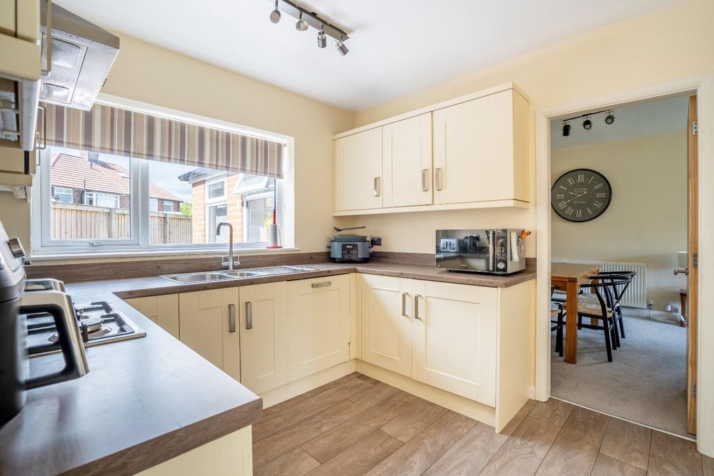 Property photo 3 of 14 Kitchen