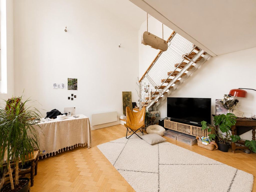 Property photo 2 of 14 Beaux Arts