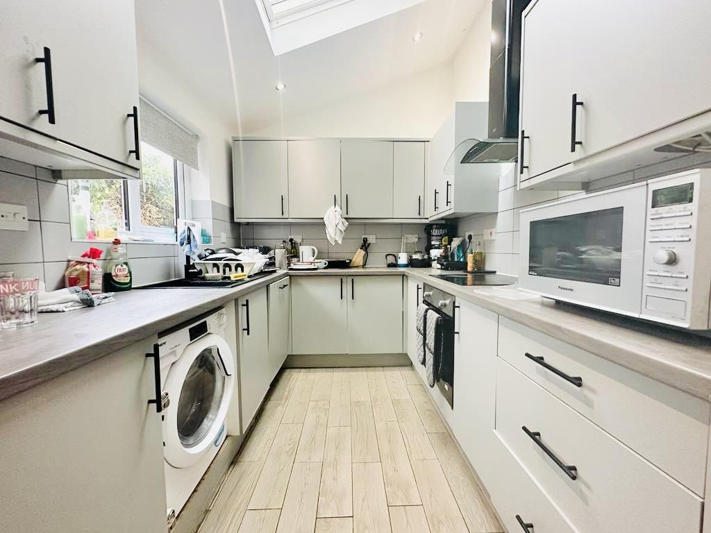 Property photo 2 of 14 Kitchen