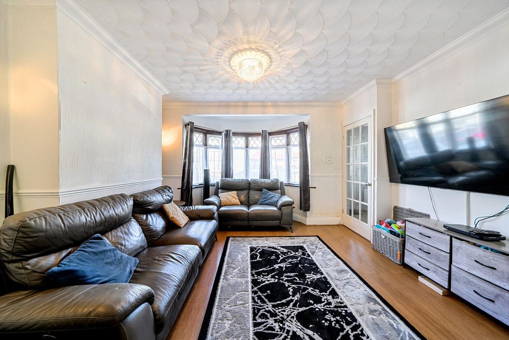 Property photo 3 of 19 1450569-1-69Ea36c...