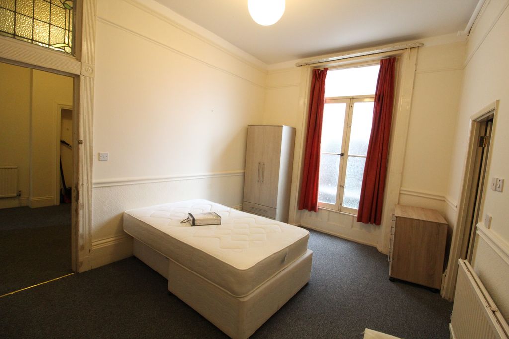 Additional image 4 of 5 bed flat to rentKings Road, Brighton BN1