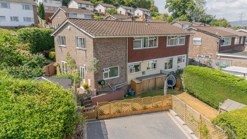 Property photo 1 of 28