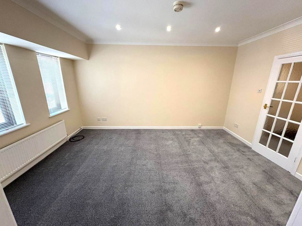 Property photo 2 of 4 Lounge