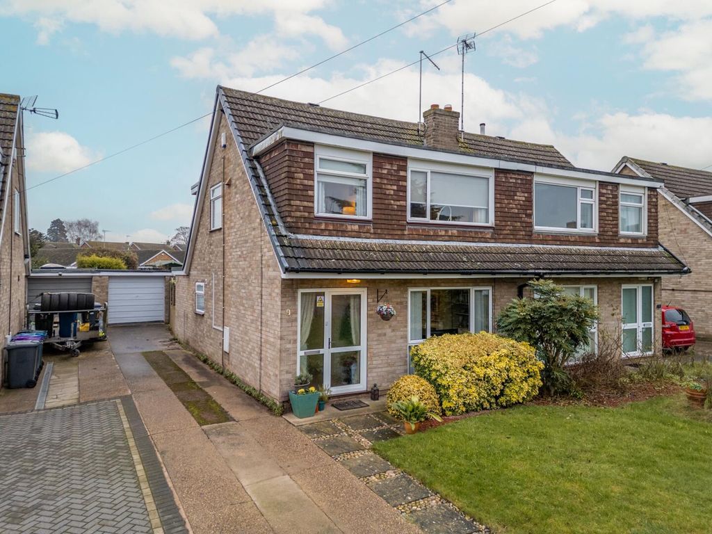 Property photo 1 of 17 Front (Exterior)