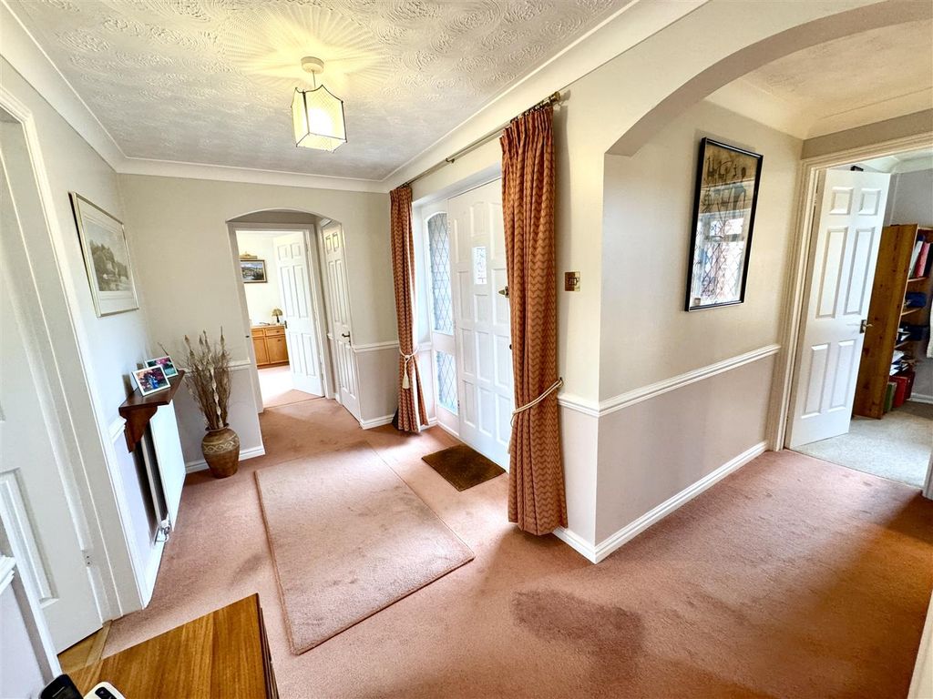 Property photo 3 of 27 Living Room