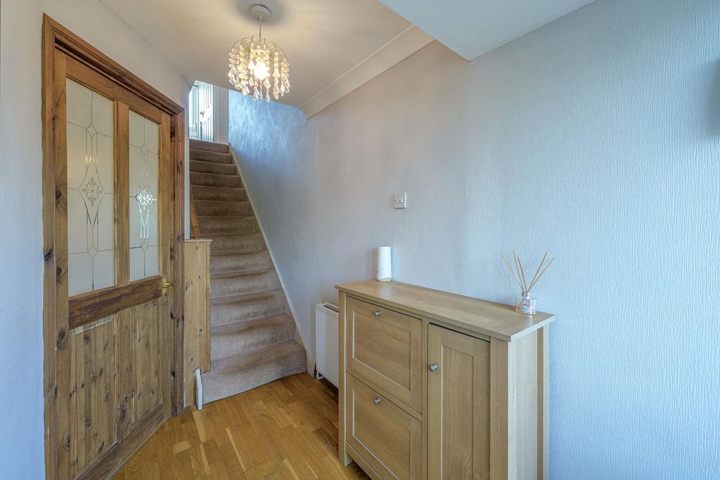 Property photo 3 of 28