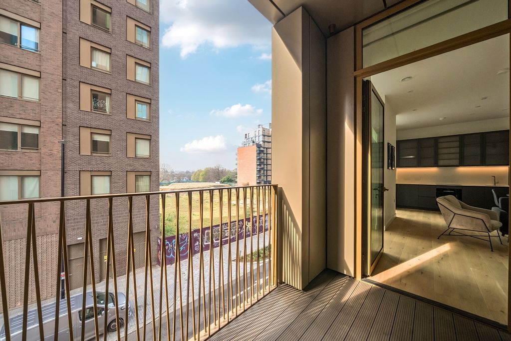 Property photo 3 of 18 1426106-7-69Aeef8...