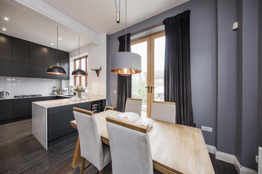 Property photo 2 of 22 Dining Area