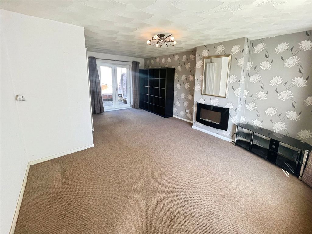 Property photo 2 of 19 Lounge / Dining Room