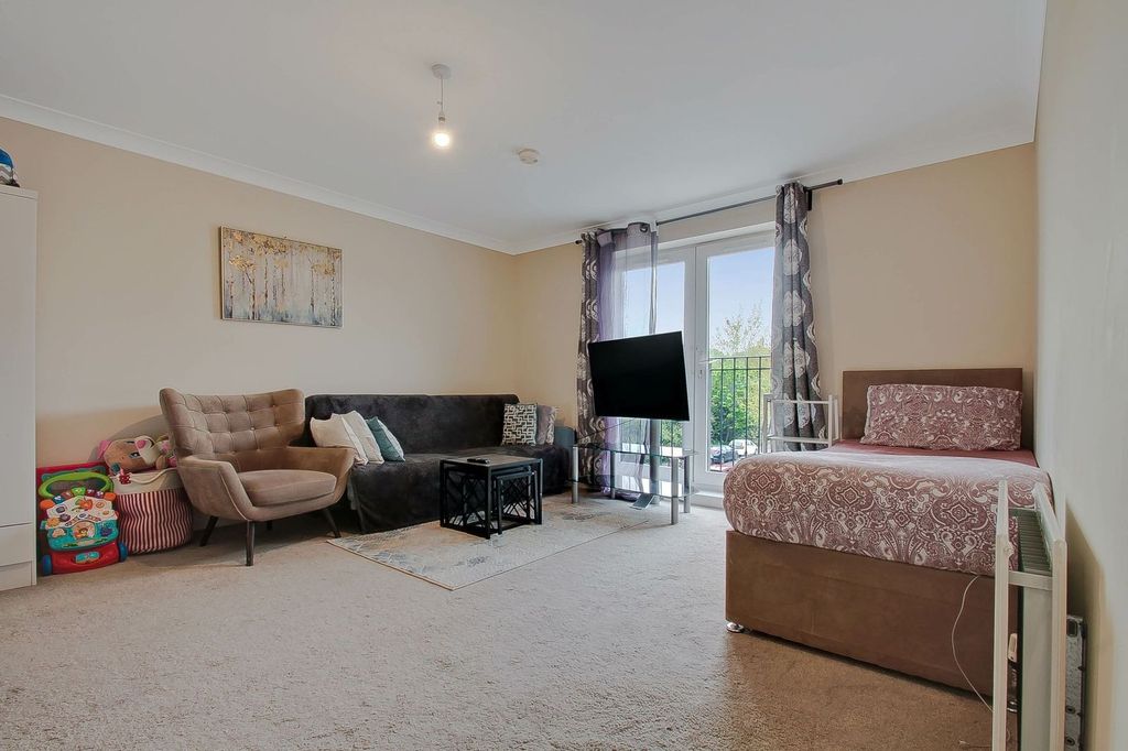 Property photo 2 of 9