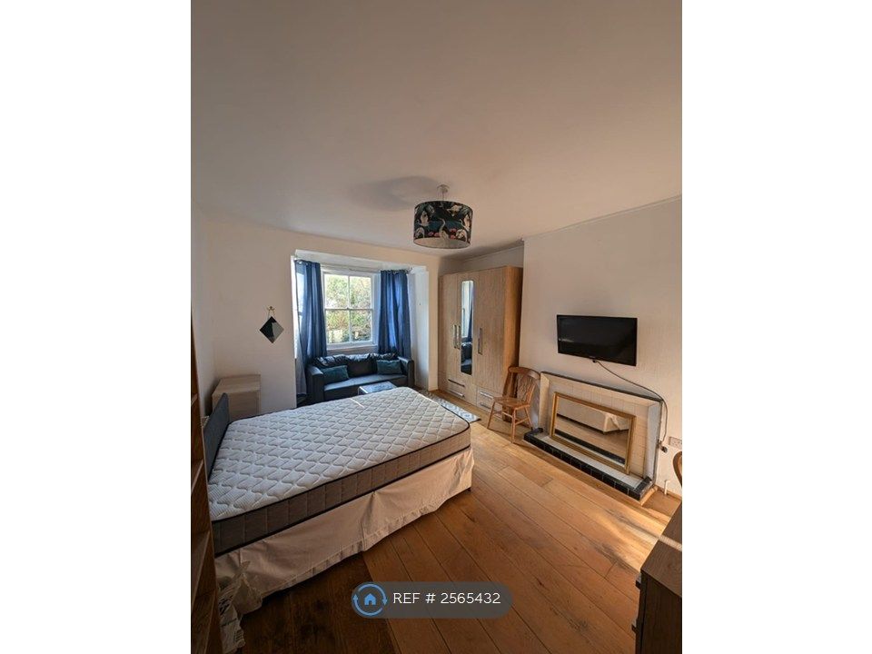 Property photo 2 of 10 Double Bedroom