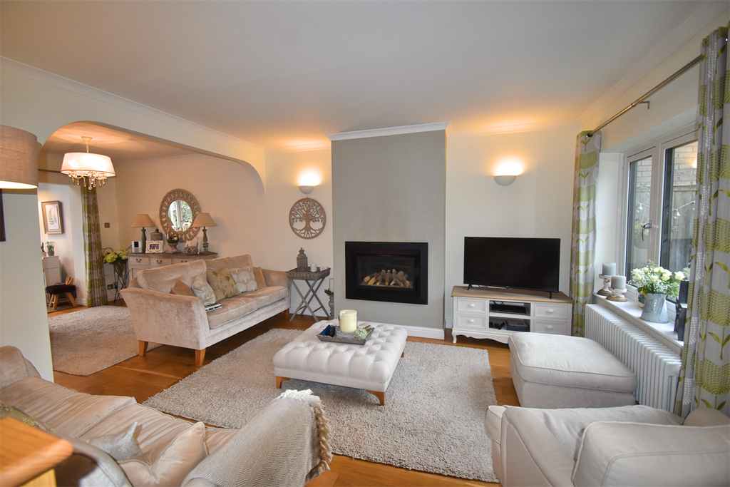 Property photo 3 of 20 Sitting Room