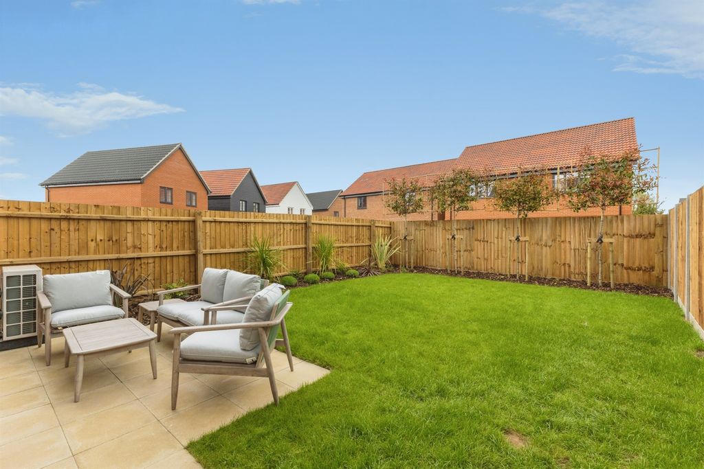 Property photo 2 of 31