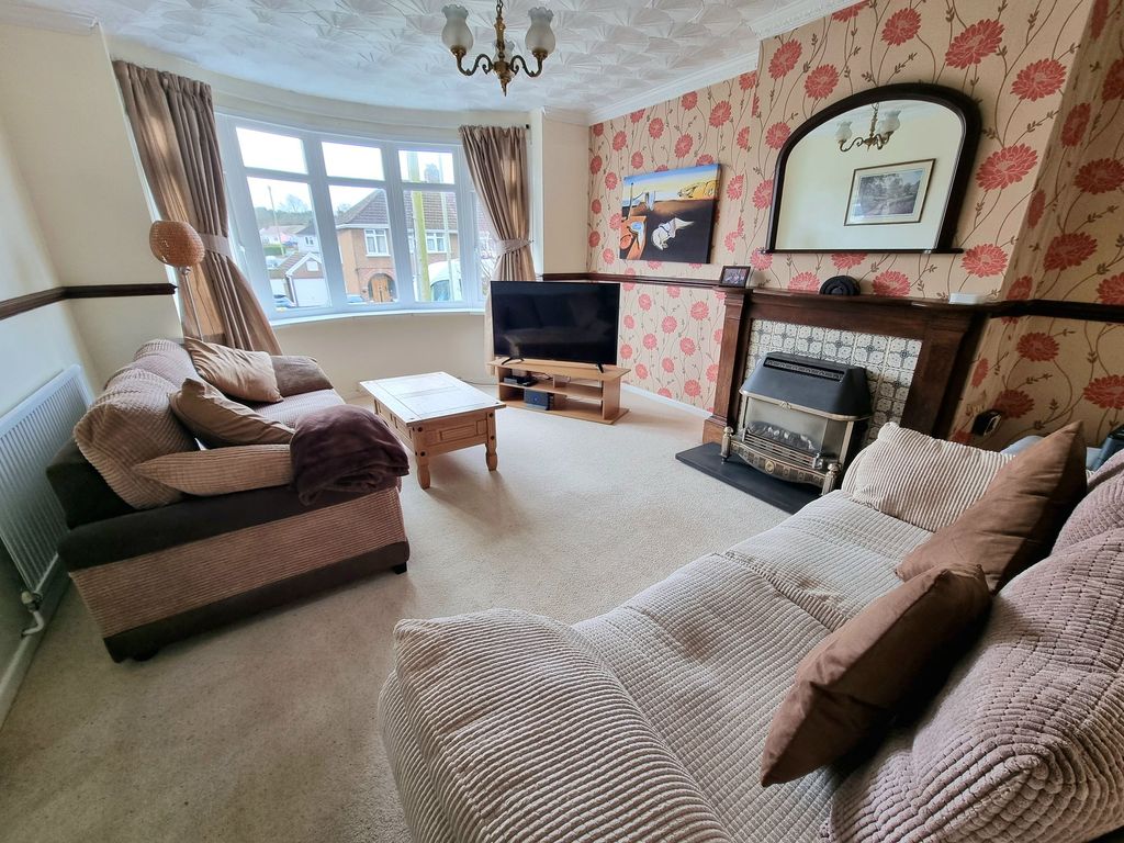 Property photo 2 of 32 Lounge