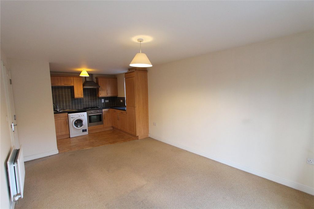 Property photo 2 of 9 Picture No. 11