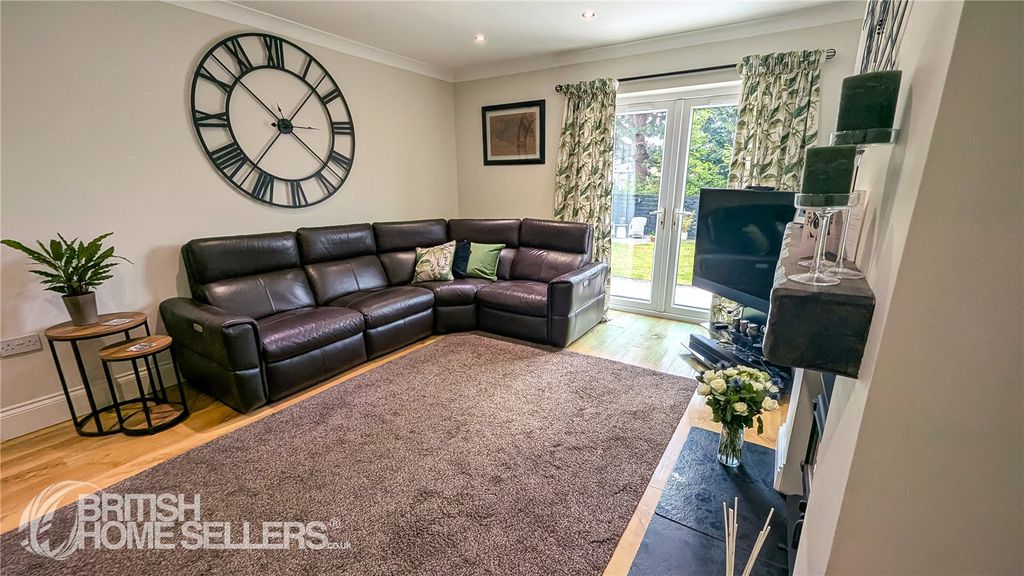 Property photo 3 of 23 Picture No. 12