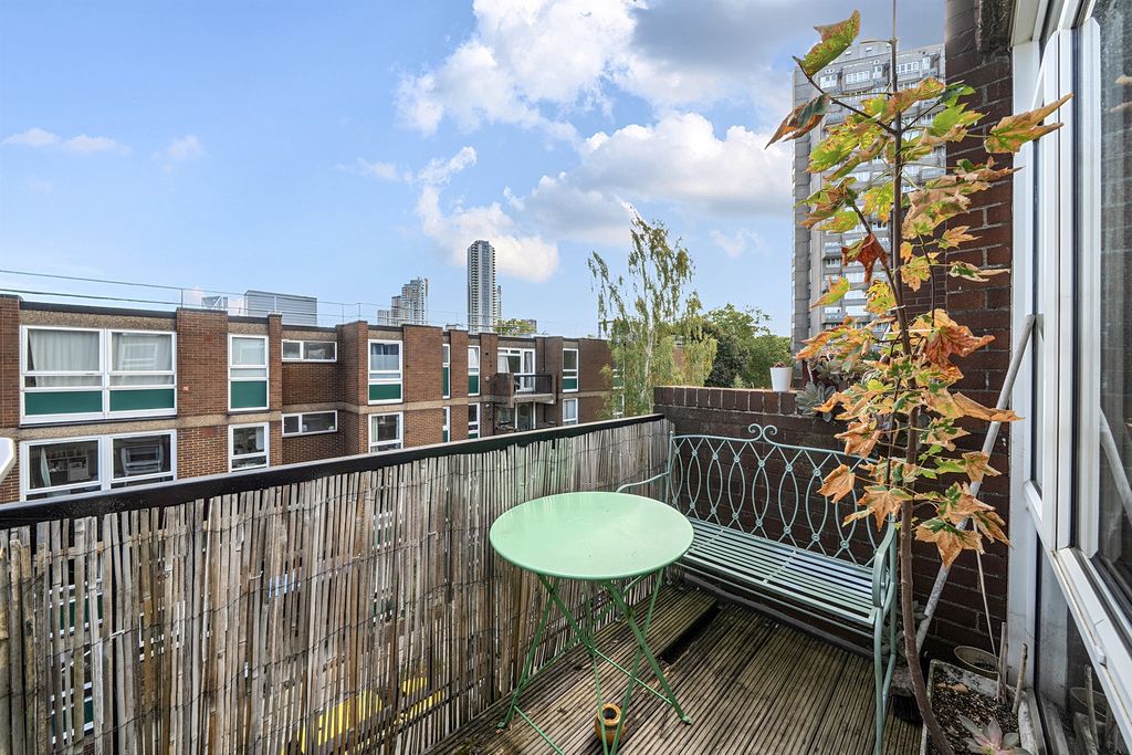 Property photo 3 of 12