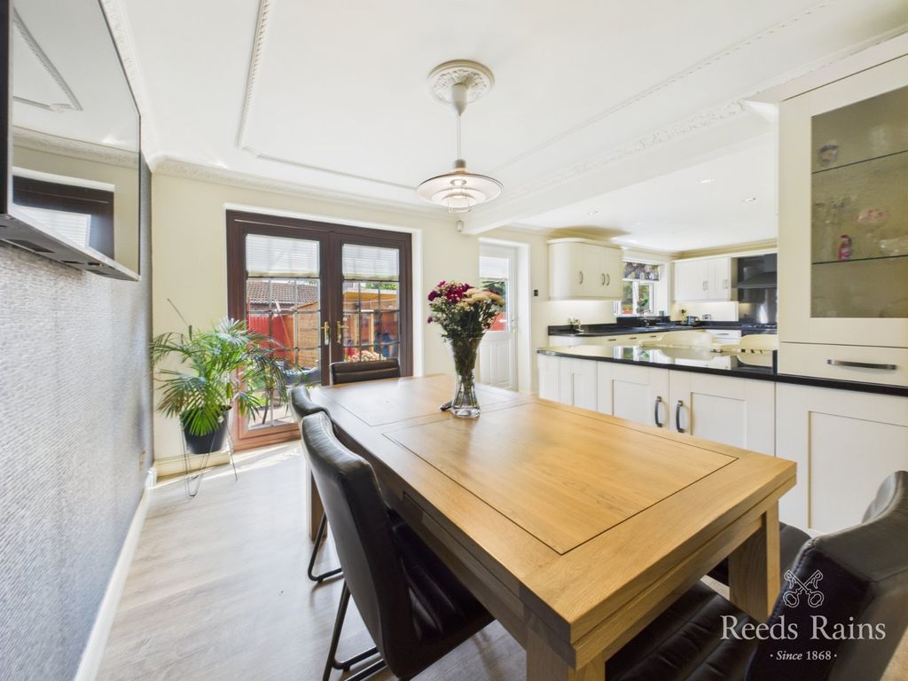 Property photo 2 of 35 Kitchen/Dining Room