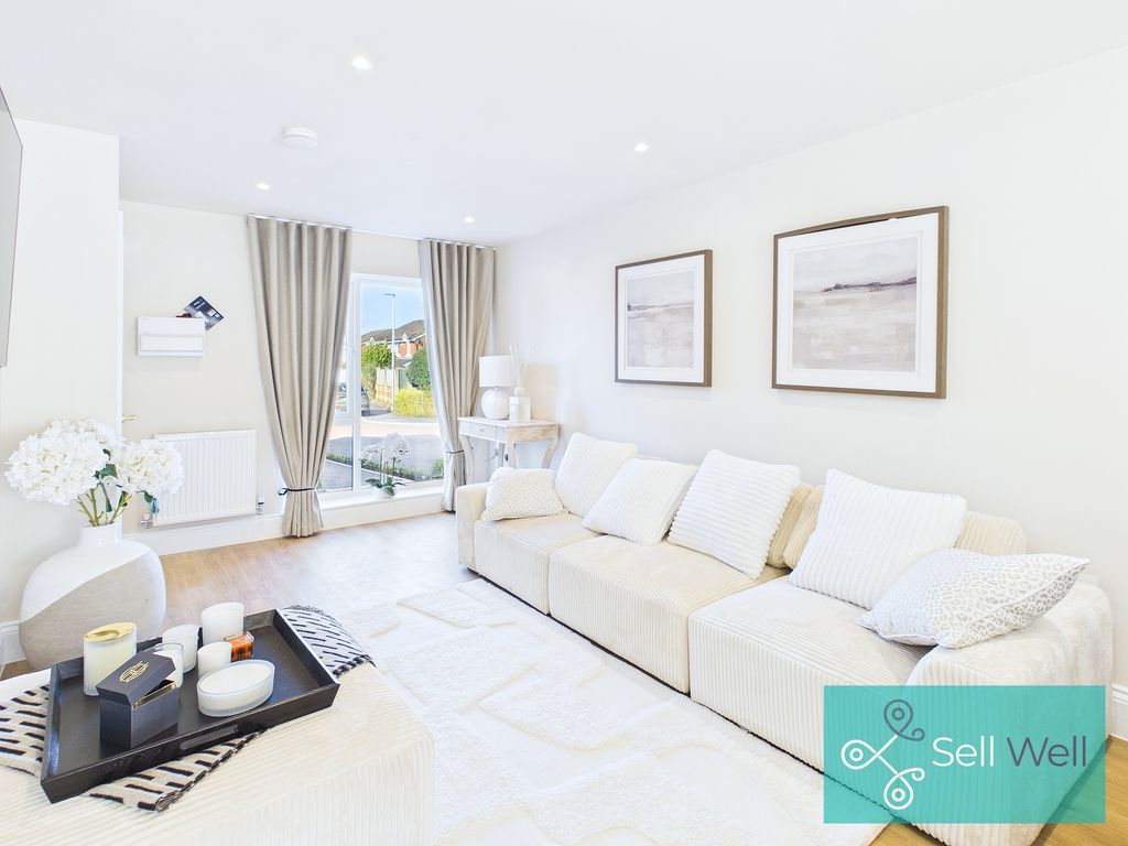 Property photo 2 of 23 Lounge