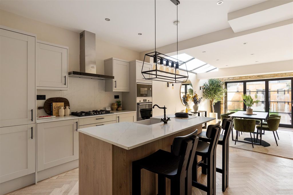 Property photo 3 of 41 Marten Road, E17